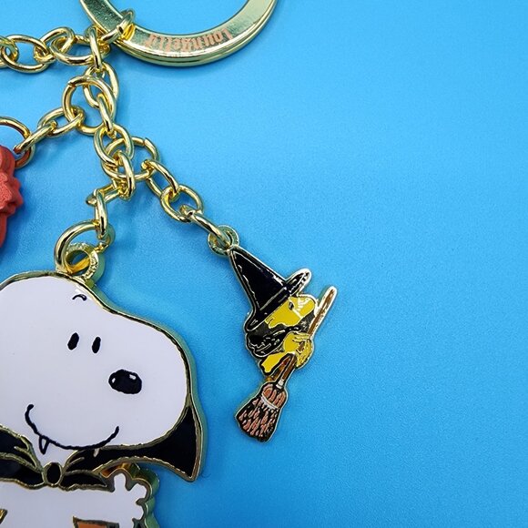 Loungefly Peanuts Snoopy & Woodstock Vampire Halloween Fall Keychain Charm NEW - Picture 5 of 11